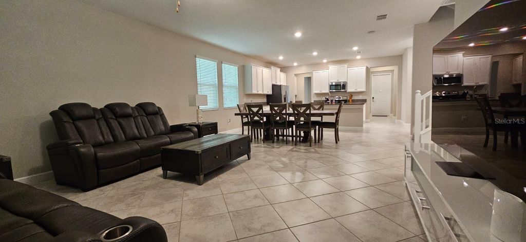 Image 6 of property listing at 6220 WINDSHIP COURT, Tampa, FL 33647