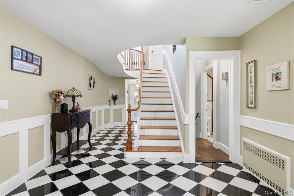 22 Nassau Boulevard, Garden City, NY 11530 — photo 2