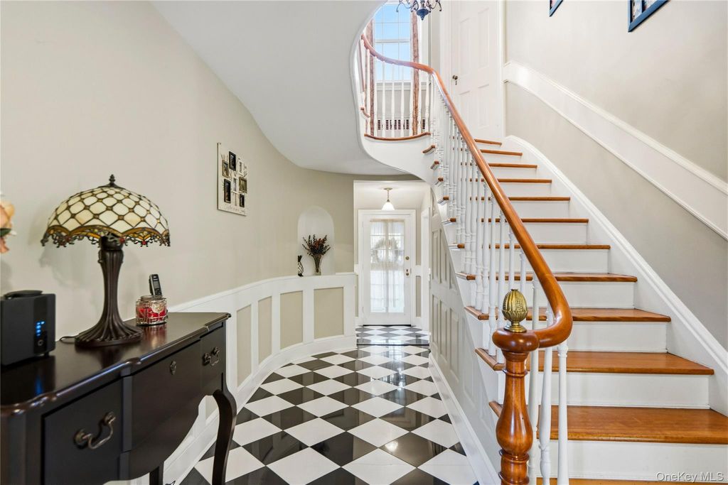 22 Nassau Boulevard, Garden City, NY 11530 — photo 3