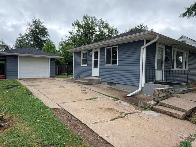 1012 30th Street SE, Cedar Rapids, IA 52403