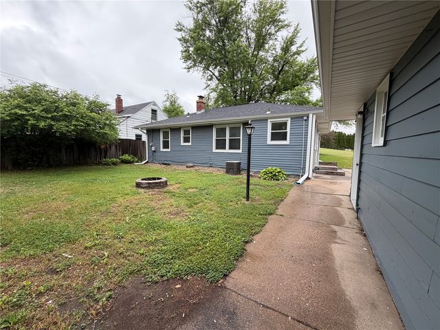 1012 30th Street SE, Cedar Rapids, IA 52403