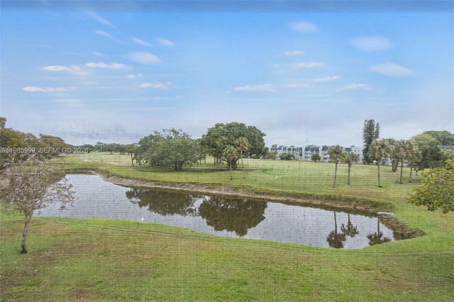 1020 Country Club Drive 305, Margate, FL 33063