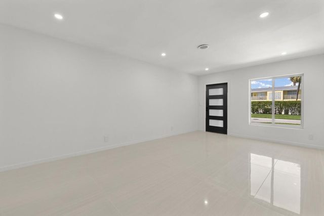 1750 NE 49th Street, Fort Lauderdale, FL 33334