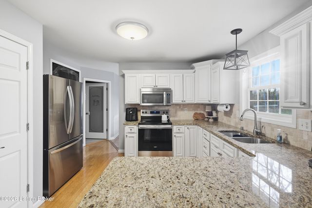 4300 Lost Spring Ct, Louisville, KY 40241