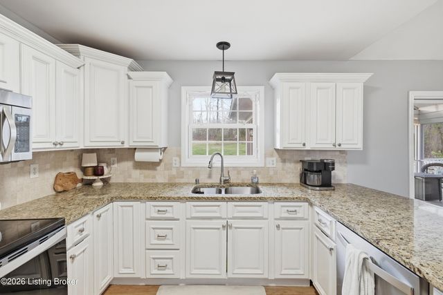 4300 Lost Spring Ct, Louisville, KY 40241