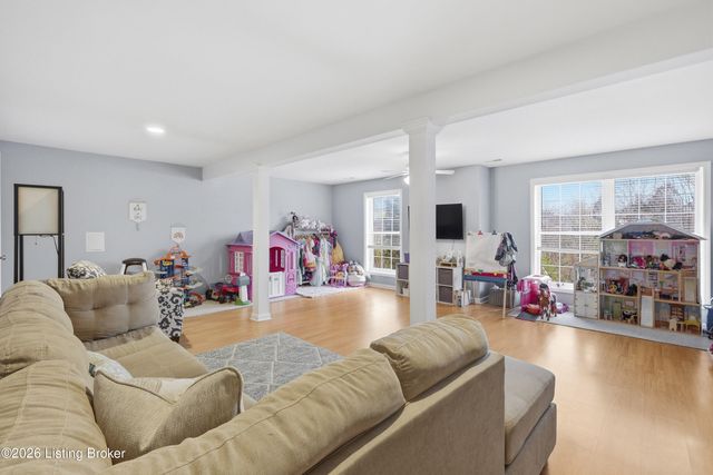 4300 Lost Spring Ct, Louisville, KY 40241