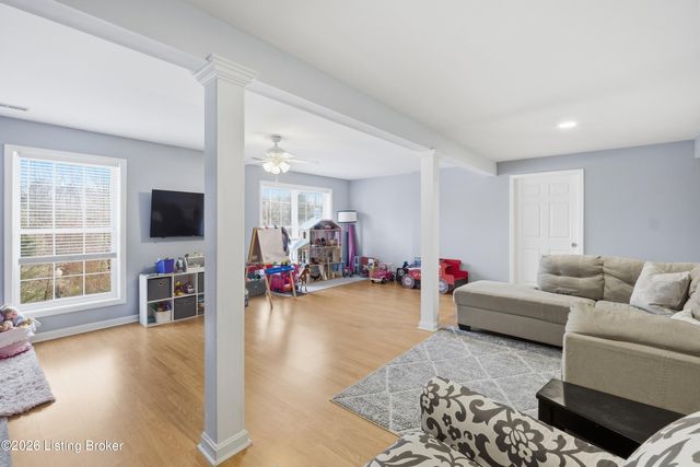 4300 Lost Spring Ct, Louisville, KY 40241