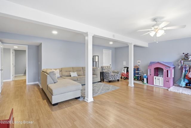 4300 Lost Spring Ct, Louisville, KY 40241