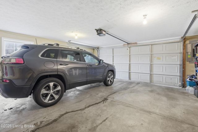 4300 Lost Spring Ct, Louisville, KY 40241