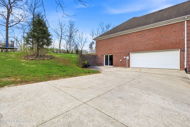 4300 Lost Spring Ct, Louisville, KY 40241