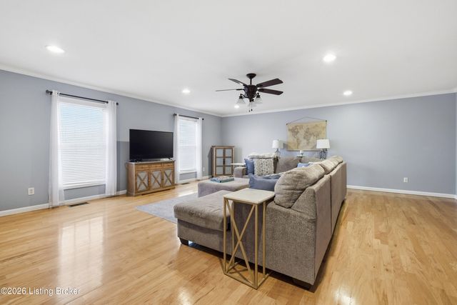 4300 Lost Spring Ct, Louisville, KY 40241