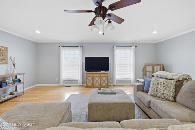 4300 Lost Spring Ct, Louisville, KY 40241