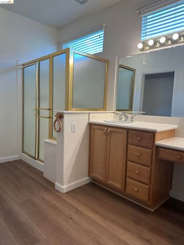 987 Centennial Dr, Brentwood, CA 94513