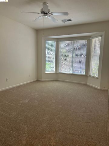 987 Centennial Dr, Brentwood, CA 94513