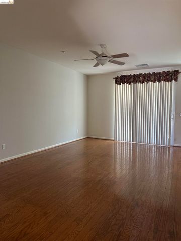 987 Centennial Dr, Brentwood, CA 94513