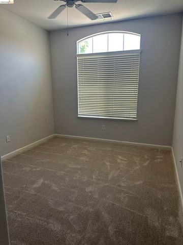 987 Centennial Dr, Brentwood, CA 94513