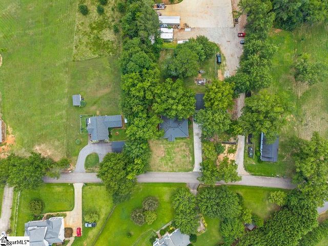 77 Loftis Road, Travelers Rest, SC 29690