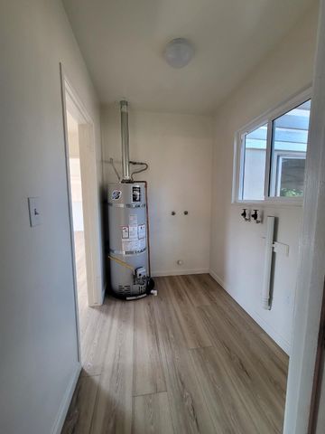 332 W Walnut Avenue, Visalia, CA 93277