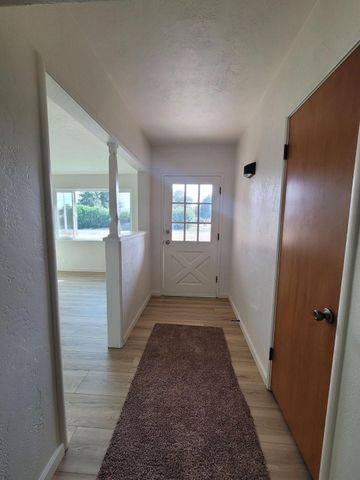 332 W Walnut Avenue, Visalia, CA 93277