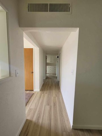 332 W Walnut Avenue, Visalia, CA 93277