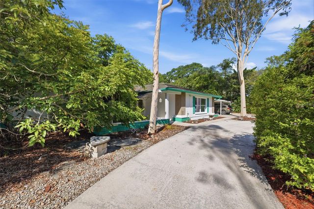 9116 LAKEVIEW DRIVE, New Port Richey, FL 34654