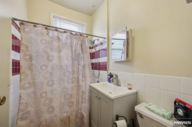 17 Myrtle Avenue, Jersey City, NJ 07305