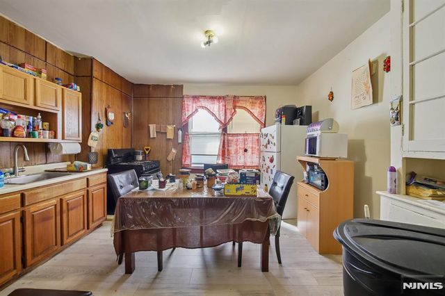 17 Myrtle Avenue, Jersey City, NJ 07305