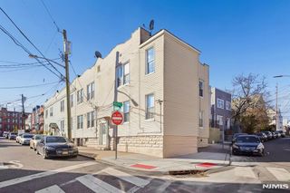 17 Myrtle Avenue, Jersey City, NJ 07305