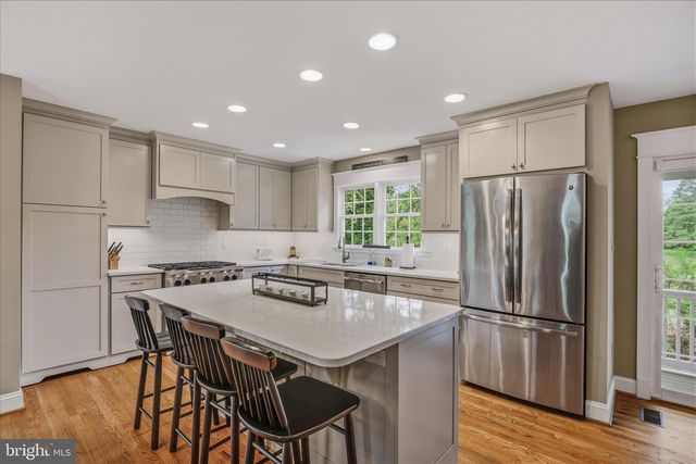 8 ROLLING FARM CT, Baltimore, MD 21228