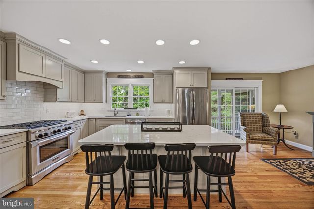 8 ROLLING FARM CT, Baltimore, MD 21228
