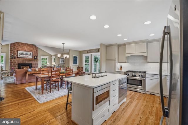 8 ROLLING FARM CT, Baltimore, MD 21228