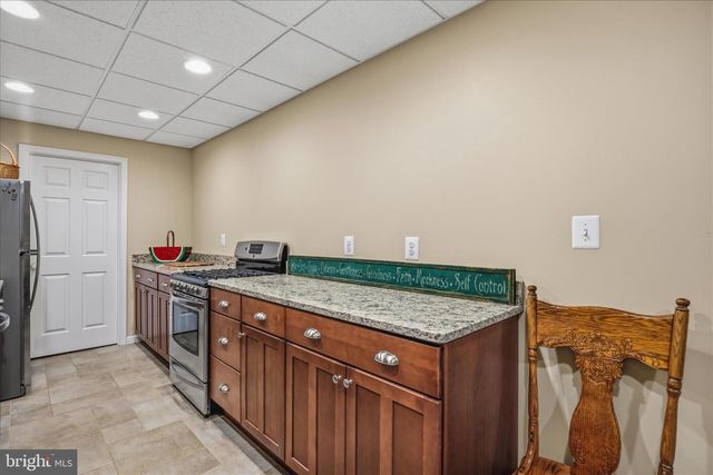 8 ROLLING FARM CT, Baltimore, MD 21228