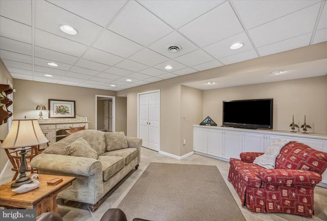 8 ROLLING FARM CT, Baltimore, MD 21228