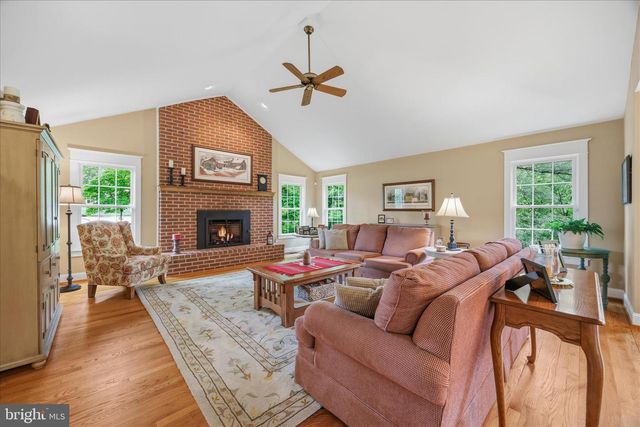 8 ROLLING FARM CT, Baltimore, MD 21228