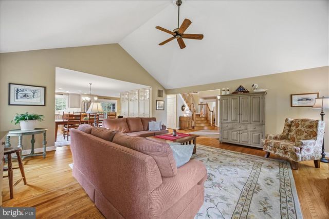 8 ROLLING FARM CT, Baltimore, MD 21228