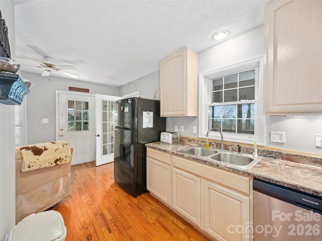 120 Wintergreen Patch Lane, Burnsville, NC 28714