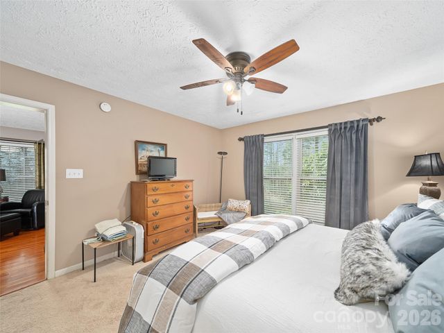 120 Wintergreen Patch Lane, Burnsville, NC 28714