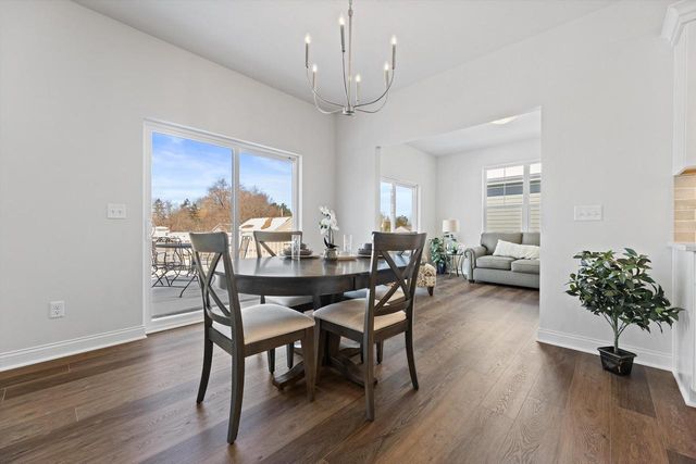 327 Sandy CIRCLE, Pewaukee, WI 53072