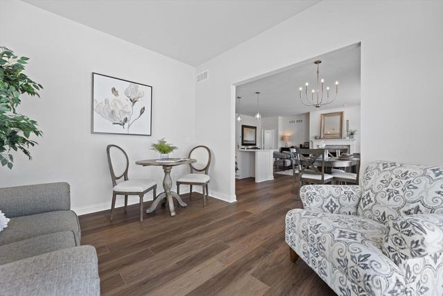 327 Sandy CIRCLE, Pewaukee, WI 53072