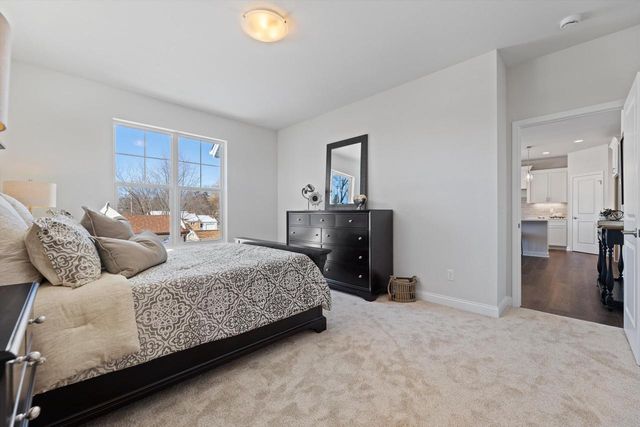 327 Sandy CIRCLE, Pewaukee, WI 53072