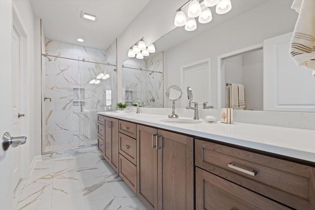 327 Sandy CIRCLE, Pewaukee, WI 53072