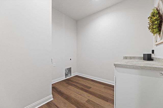 327 Sandy CIRCLE, Pewaukee, WI 53072