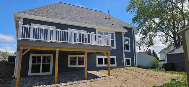 327 Sandy CIRCLE, Pewaukee, WI 53072