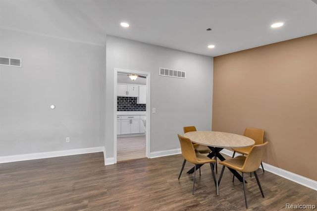 9498 Bassett Street, Livonia, MI 48150