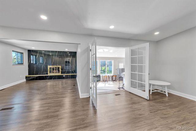 9498 Bassett Street, Livonia, MI 48150