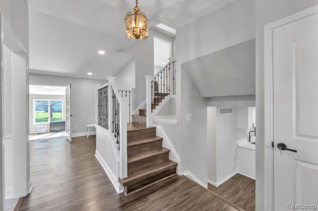 9498 Bassett Street, Livonia, MI 48150