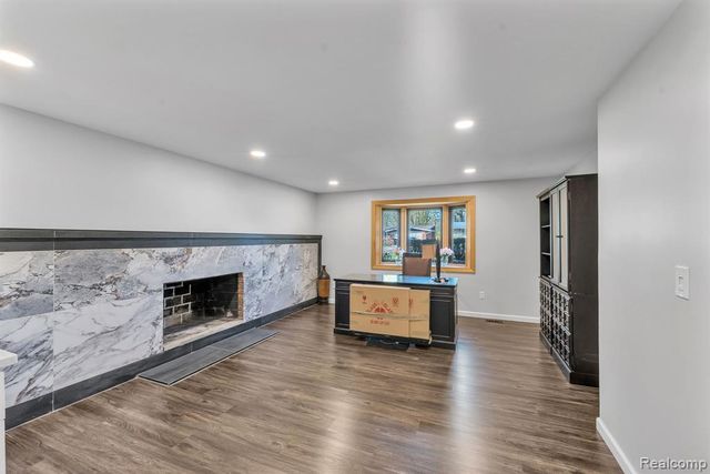 9498 Bassett Street, Livonia, MI 48150