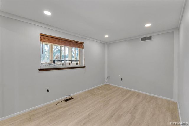9498 Bassett Street, Livonia, MI 48150