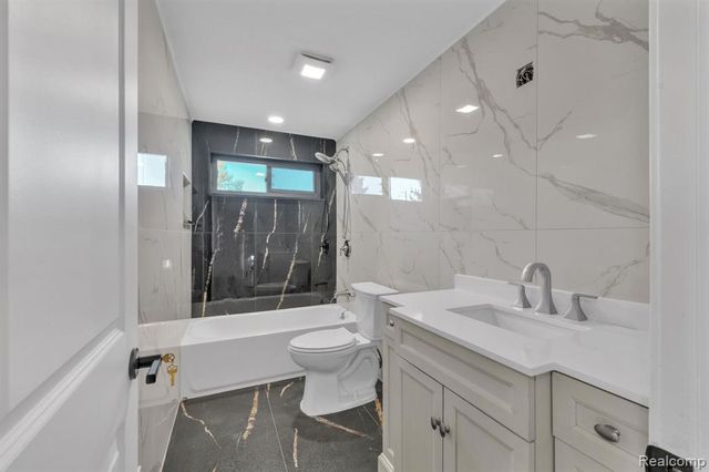 9498 Bassett Street, Livonia, MI 48150