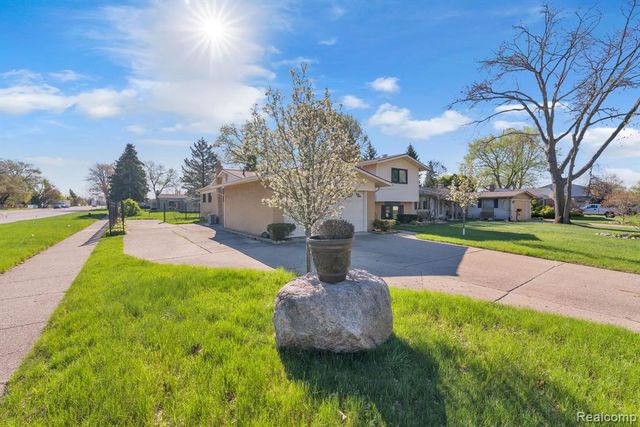 9498 Bassett Street, Livonia, MI 48150